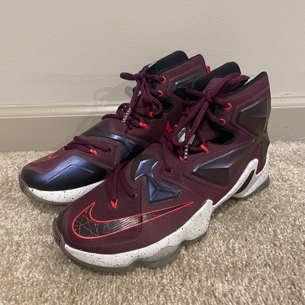 Men’s women’s Lebron James sneakers basketball shoes size 8 written in the stars